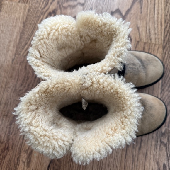 UGG Classic Short Dylan Boots Sheepskin Shearling Boot Size 7 1001202 - Picture 9 of 11